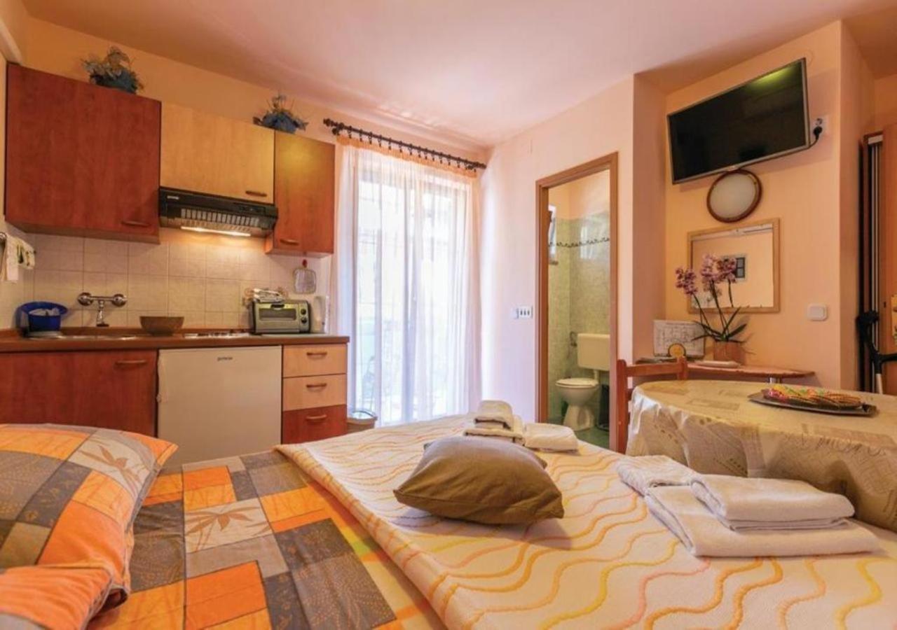 Апартаменты Adria Врсар Экстерьер фото